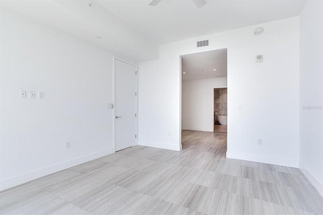 Building Photo - 2912 W Santiago St