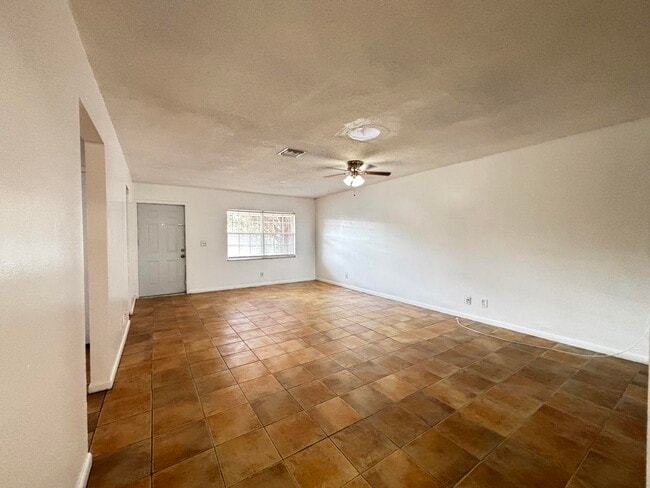 Building Photo - 3919 Wilshire St