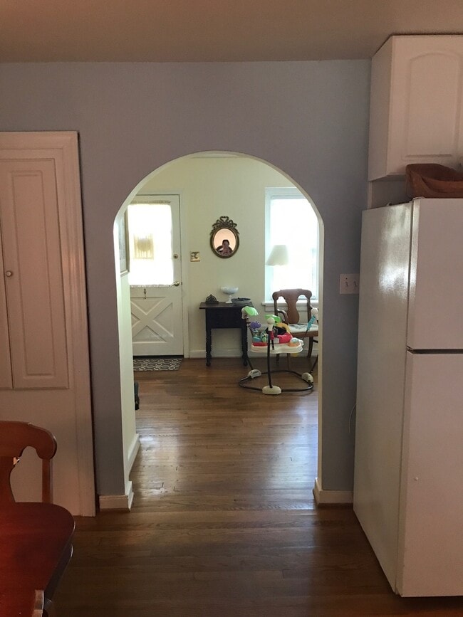 Building Photo - Beautiful 4bdrm/2.5 bath Cape-cod  located in the West End!