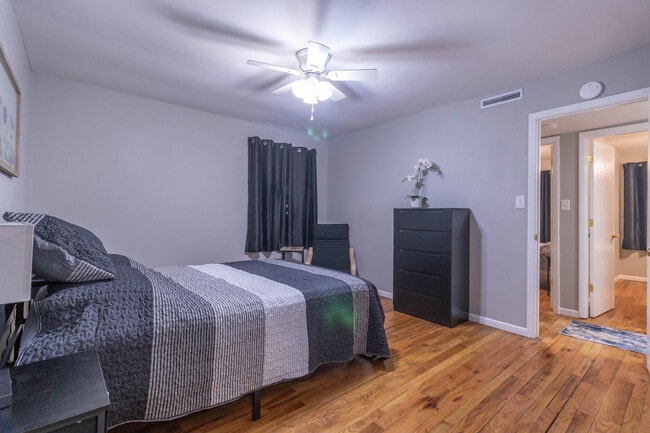 Building Photo - 210 W El Cortez Dr