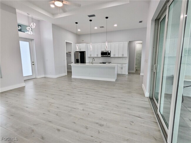 Building Photo - 3027 SW 16th Pl