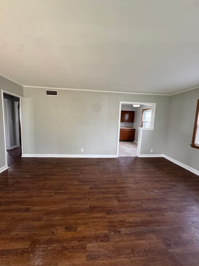 Building Photo - Two bedroom Ranch Style home in Lansing, I...