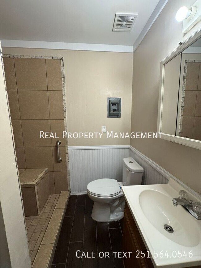 Building Photo - 4440 Nicholl Dr