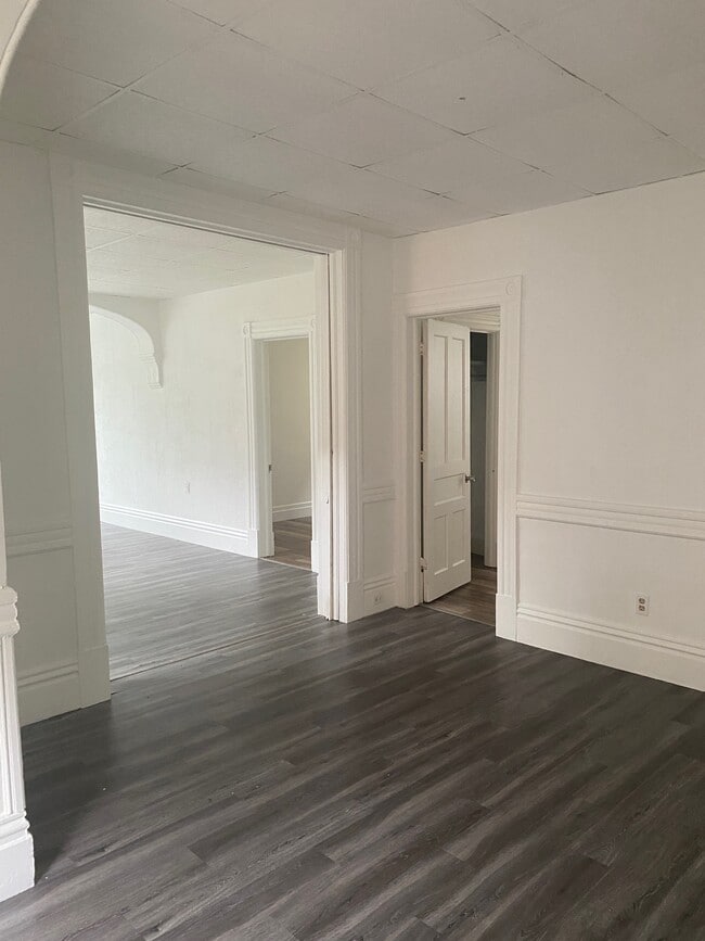 Building Photo - 12 E Sunnyside Way