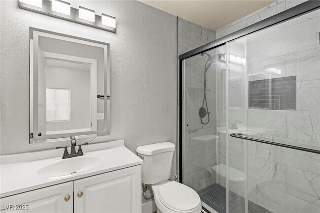 Building Photo - 5616 Royal Castle Ln
