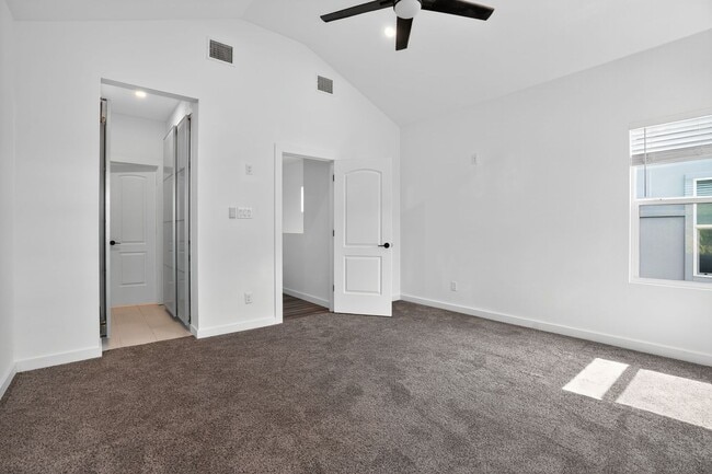 Building Photo - 4 Weeks Free!! Urban Modern Living Near Downtown San Antonio!