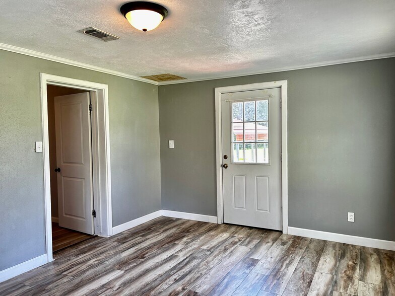 Building Photo - 1761 Bass Rd