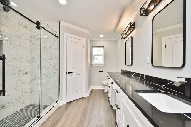 Building Photo - 2035 Round Spring Dr