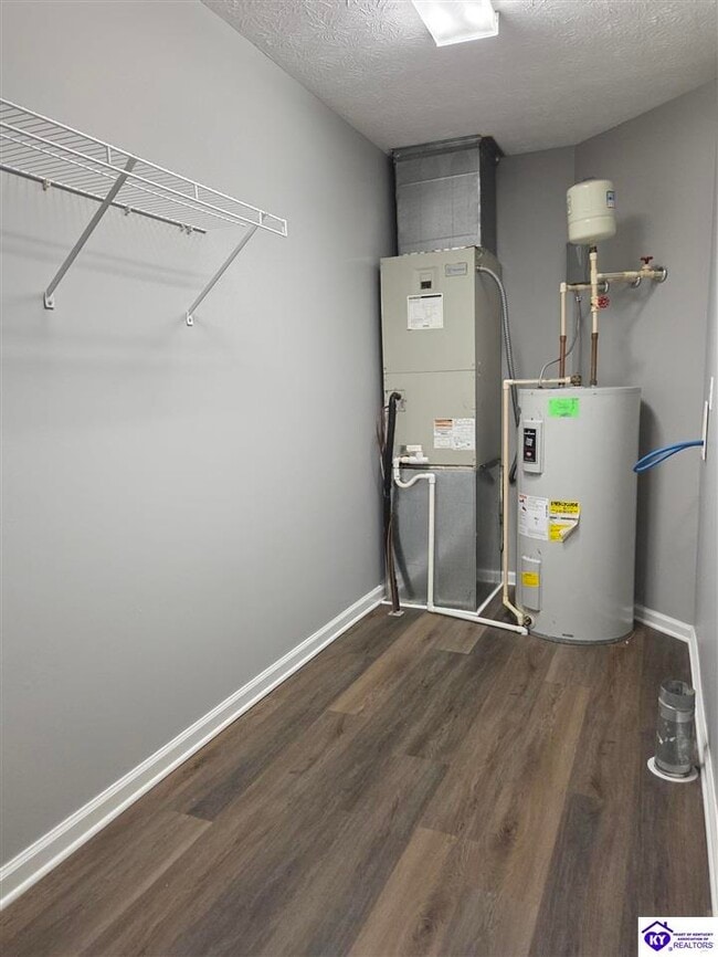 Building Photo - 171 Red Hawk Dr