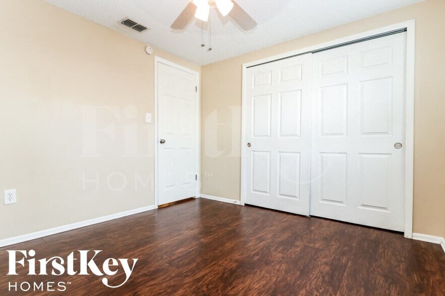 Building Photo - 7124 Cay Dr