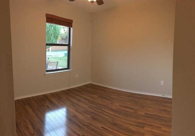 Building Photo - 306 Gold Star Dr