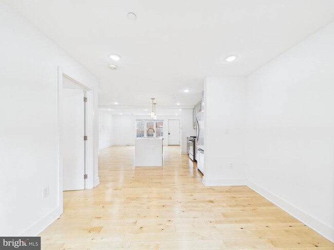 Building Photo - 2646 Manton St