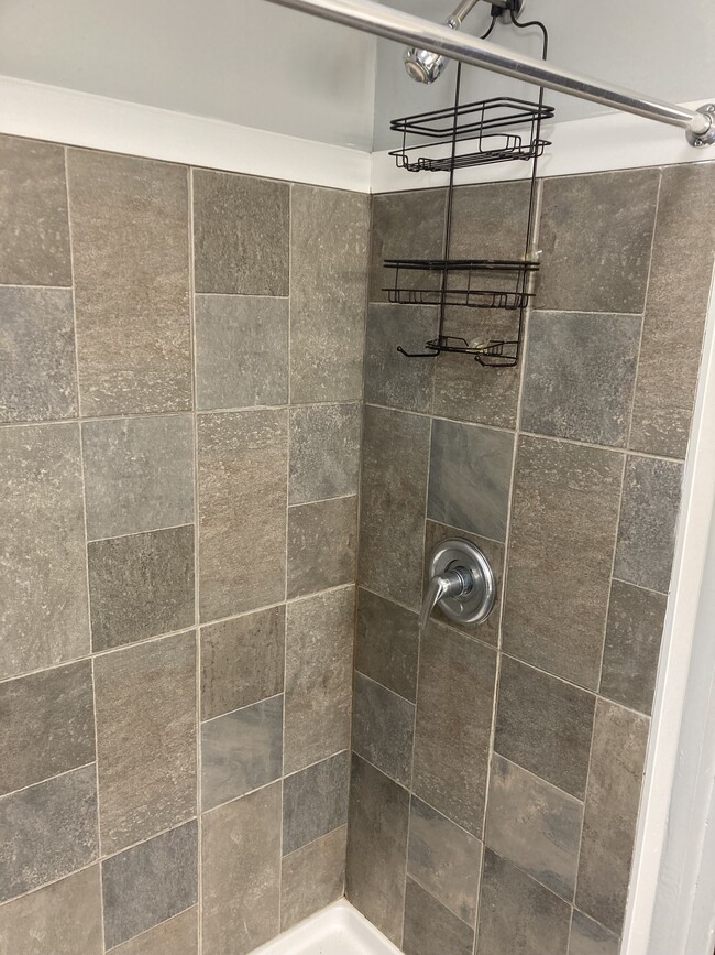 Tiled shower - 912 5th St SW