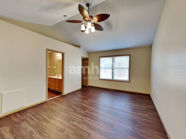 Building Photo - 2271 Landcrest Dr