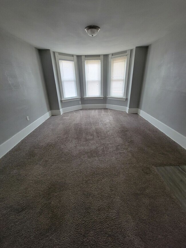 Building Photo - 604 Fillmore St