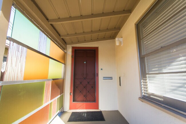 Building Photo - Prime Old Town Orange location