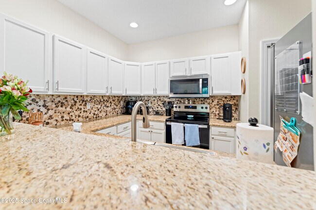 Building Photo - 1020 Venetian Dr