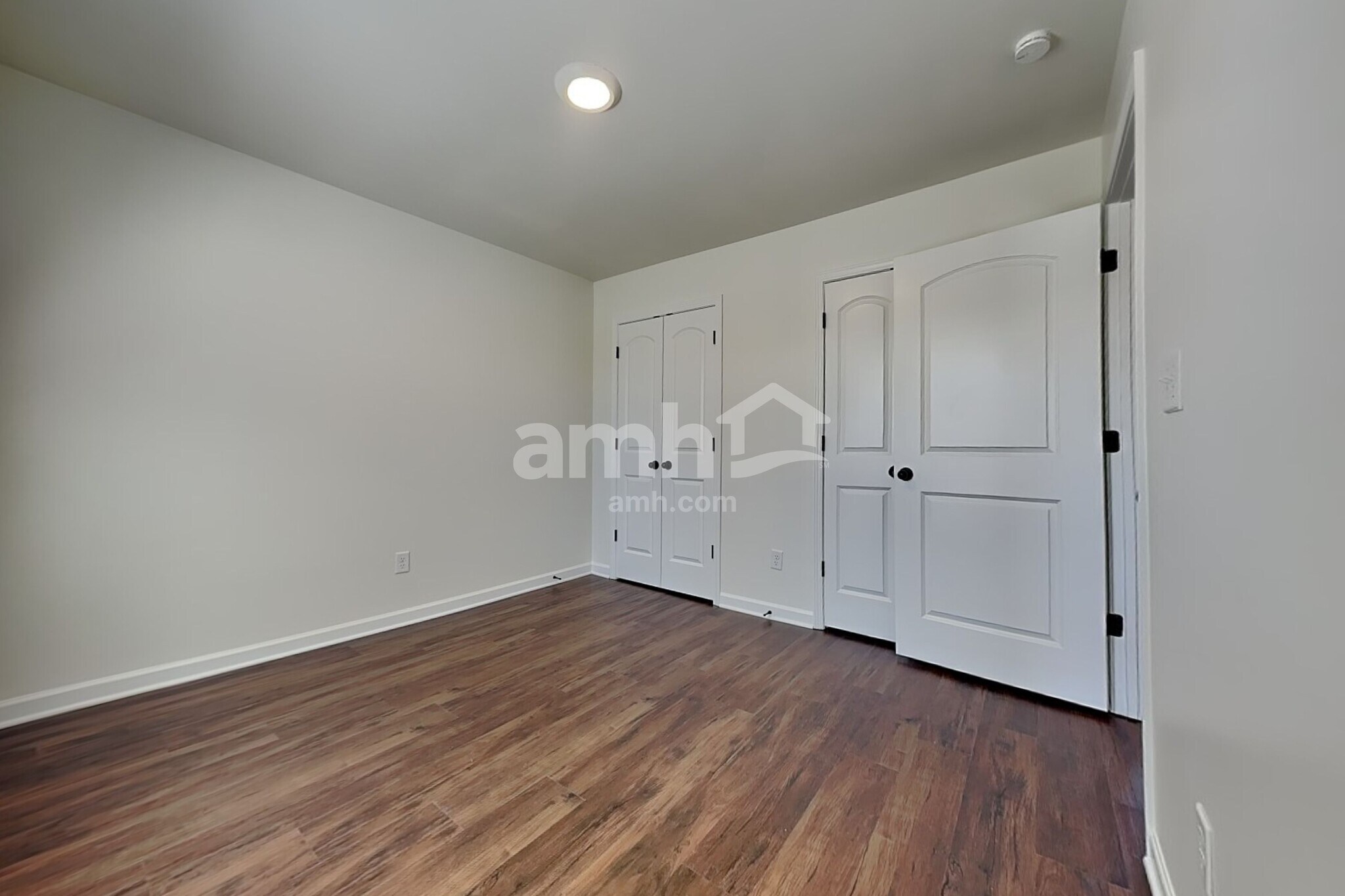 Building Photo - 3210 Greenhouse Dr