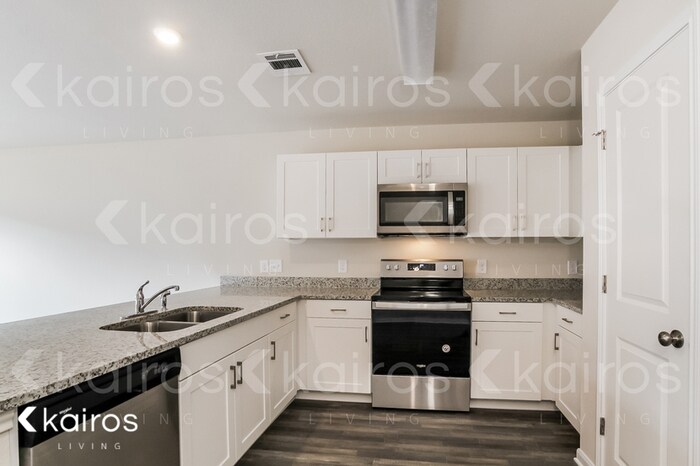 Building Photo - 15609 Briar Forest Dr