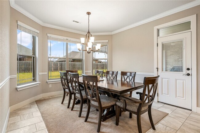 Building Photo - 1221 Stoneybrook Ln