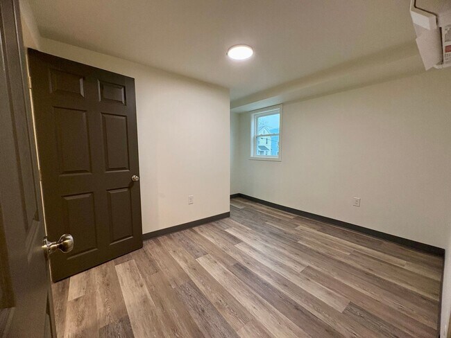 Building Photo - 202 S Lawrence St