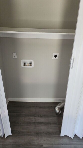 Building Photo - 303a Alice Dr