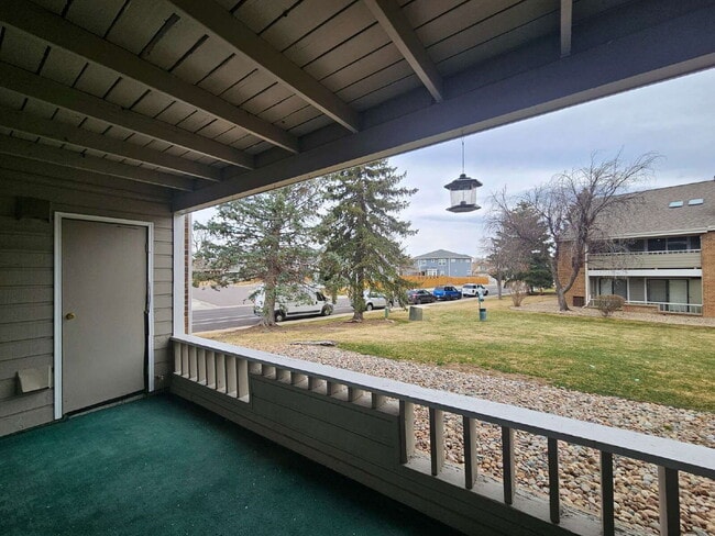 Building Photo - 12093 W Cross Dr