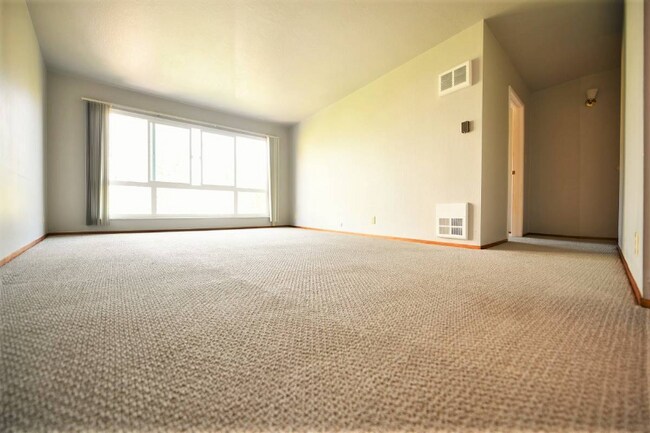 Building Photo - 301 Lenox Ave