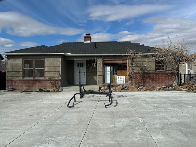 Building Photo - 343 Mt Rose St