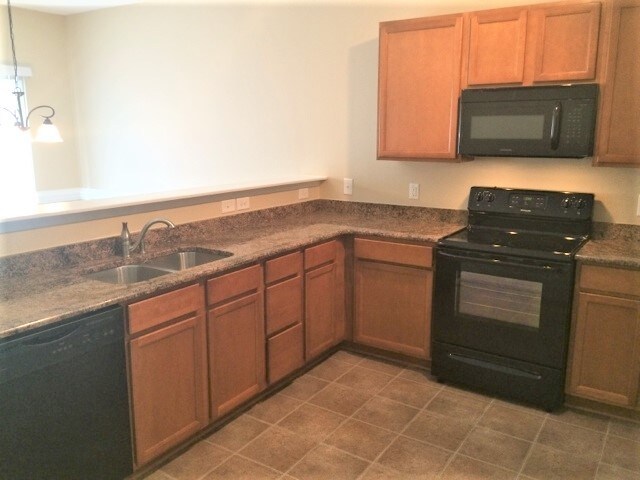 Building Photo - 2590 Leighswood Dr