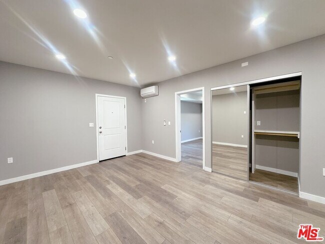 Building Photo - 1107 S Hobart Blvd