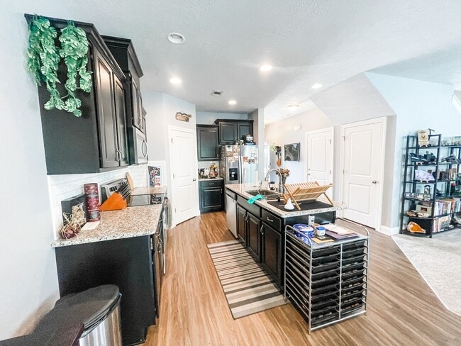 Building Photo - 3 bedroom/2.5 bathroom townhome close to Ft. Gordon!