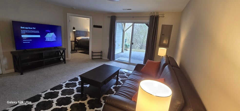 Building Photo - 14423 Hamletville St