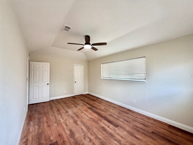 Building Photo - 8911 Hendon Ln