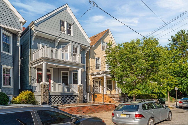 Building Photo - 42 Duer Pl