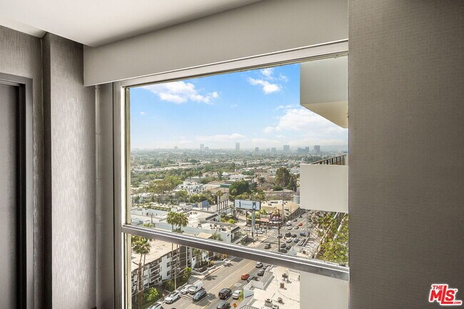 Building Photo - 1155 N La Cienega Blvd