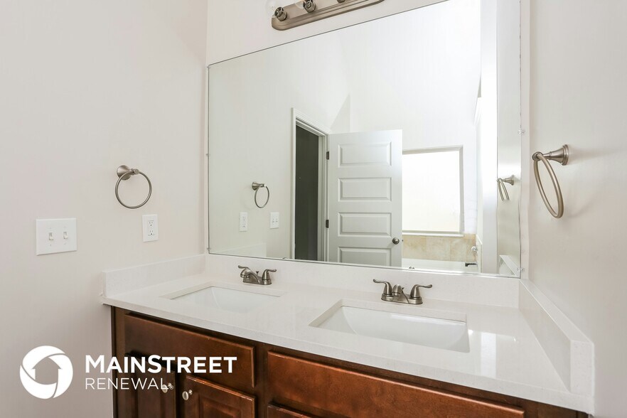 Building Photo - 12185 Centerra Dr