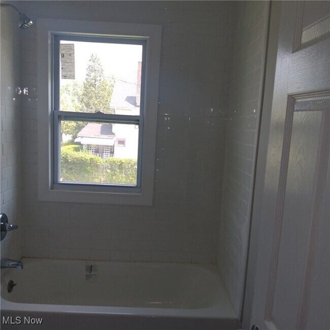 Building Photo - 12814 Arlington Ave