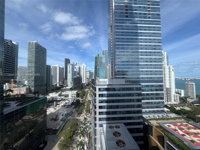 Building Photo - 1451 Brickell Ave