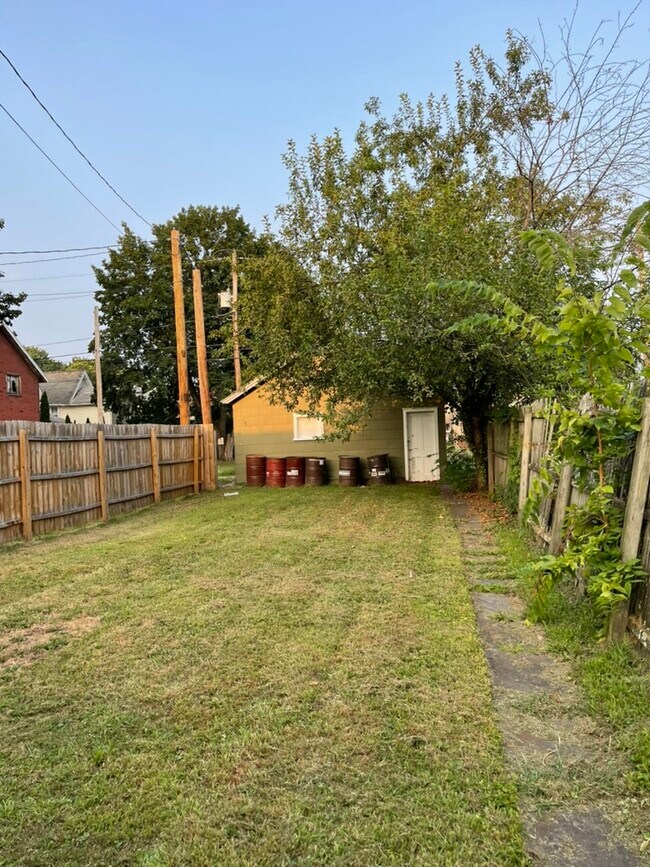 Building Photo - 524 7th Ave