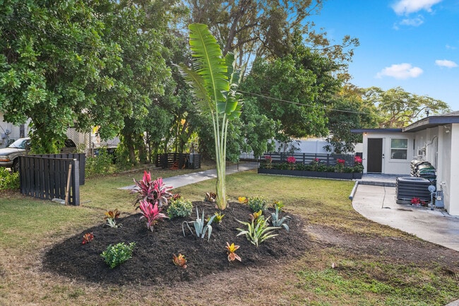 Building Photo - 1401 Drew St