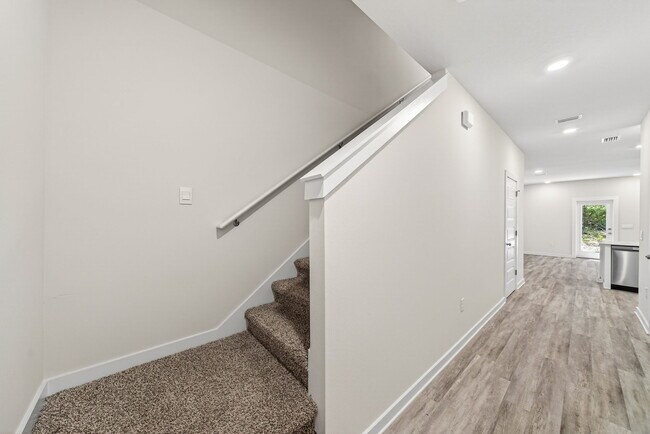 Building Photo - 51 S Main Deck Dr