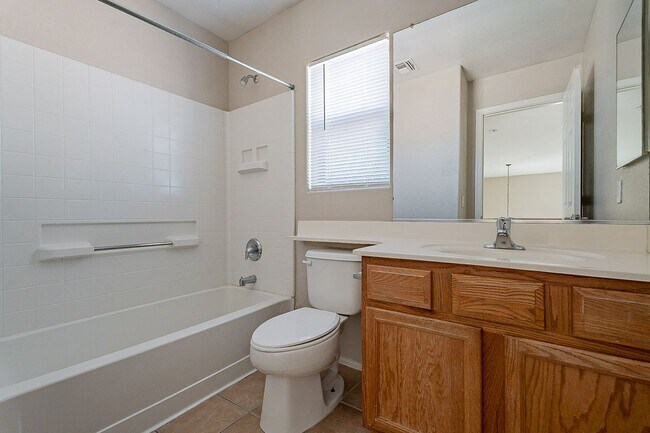 Building Photo - large 3 bedroom home for rent