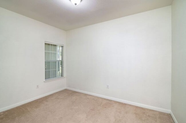 Building Photo - Townhome in Parker Estates!! READY for move in early June