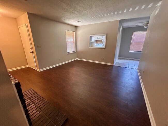 Building Photo - 184 Dorchester Manor Blvd