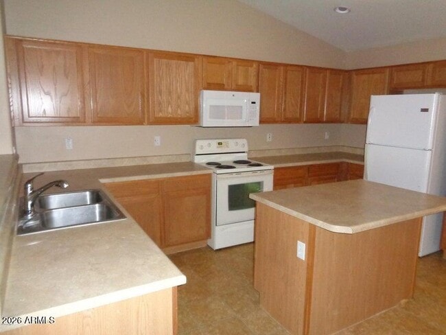 Building Photo - 46137 W Guilder Ave