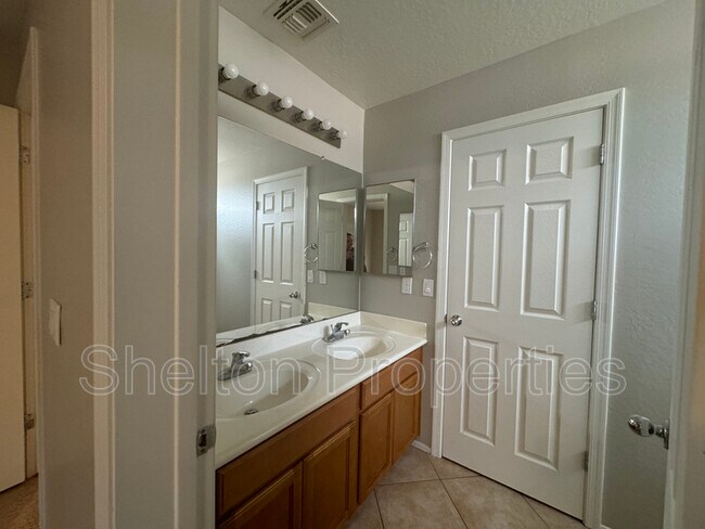 Building Photo - 23769 W La Canada Blvd