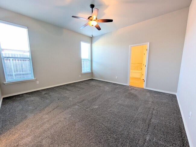 Building Photo - 9609 Hyden Ave