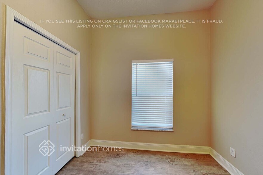 Building Photo - 10428 Calle De Flores Dr