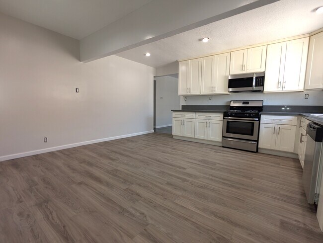 Building Photo - 7635 Birchleaf Ave